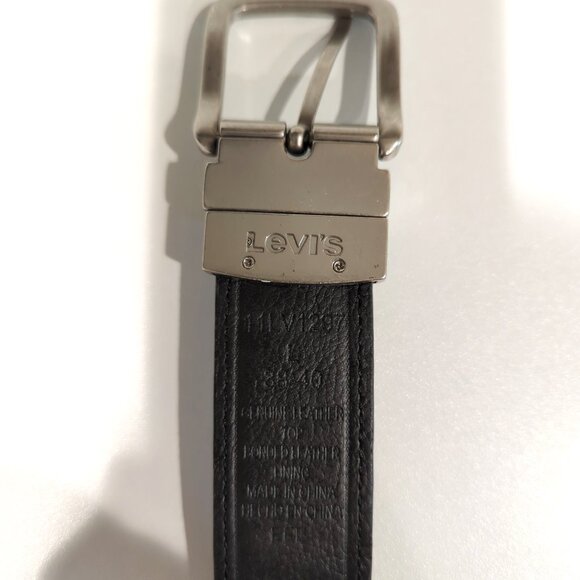 SOLD | Levi’s Men’s Carrier Cargo Shorts (Lot of 3) + Levi's Reversible Belt - Picture 6 of 9